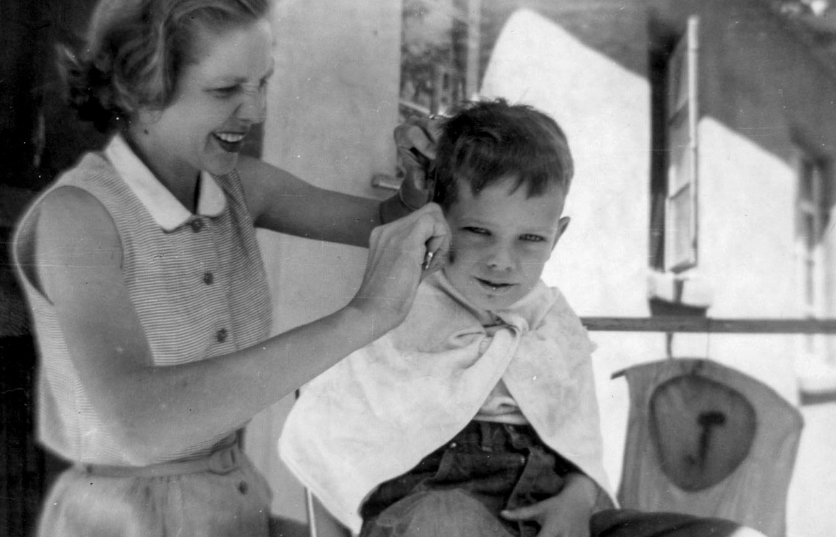 Gertrude giving George a haircut